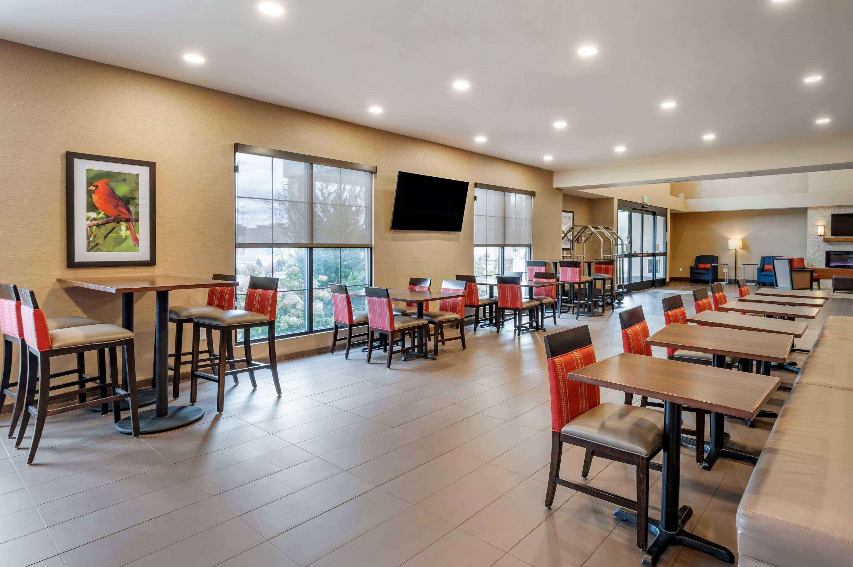 Comfort Suites Columbus Airport Exterior photo