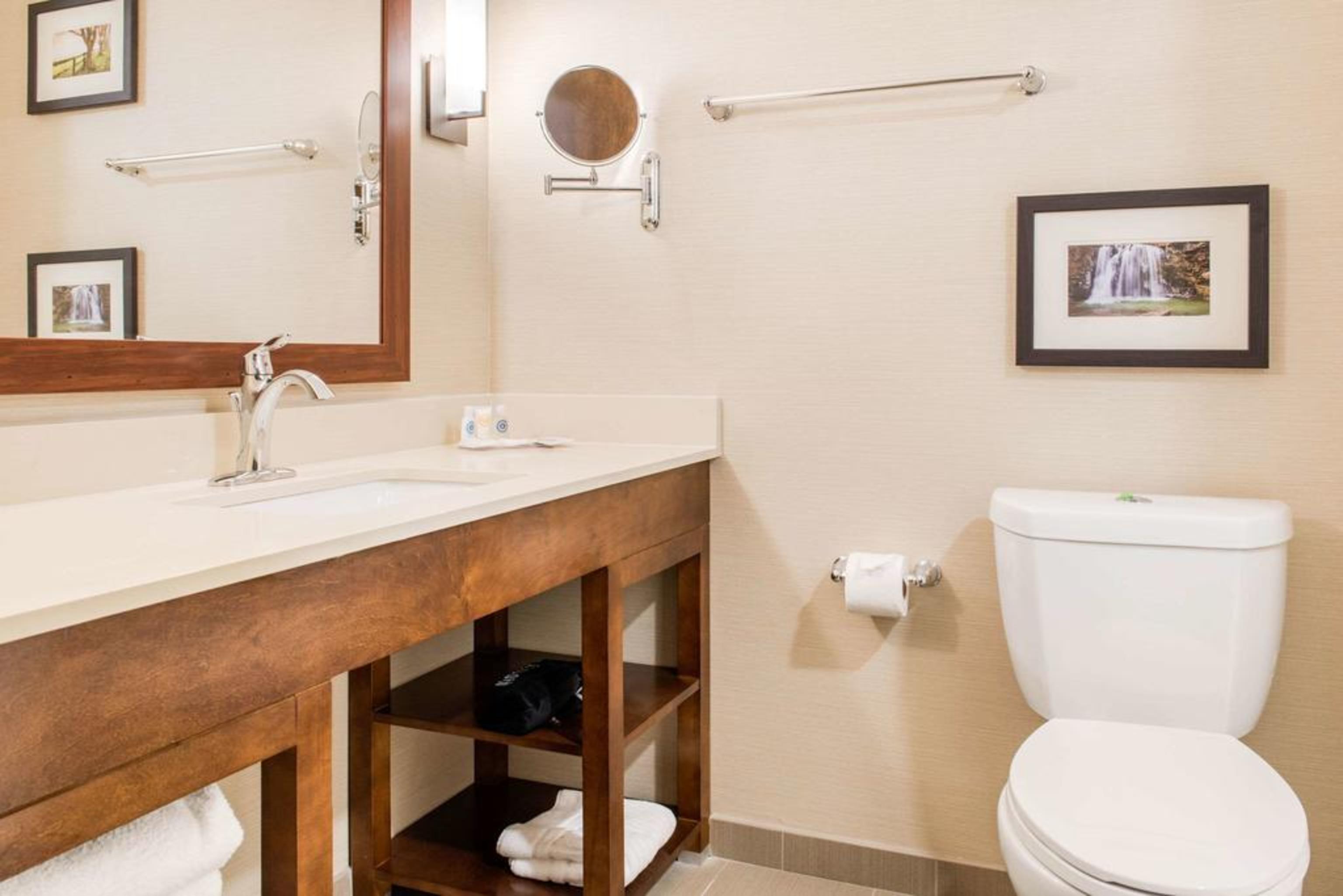 Comfort Suites Columbus Airport Exterior photo