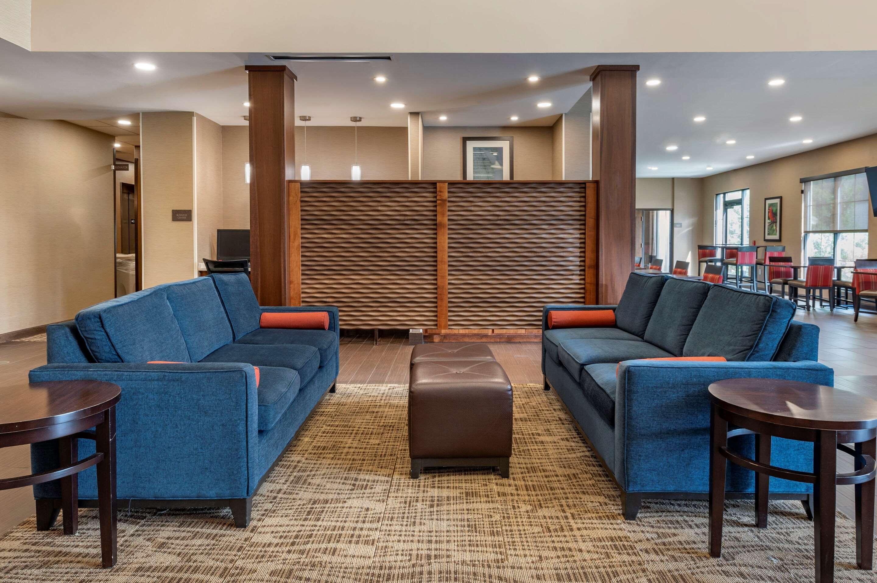 Comfort Suites Columbus Airport Exterior photo