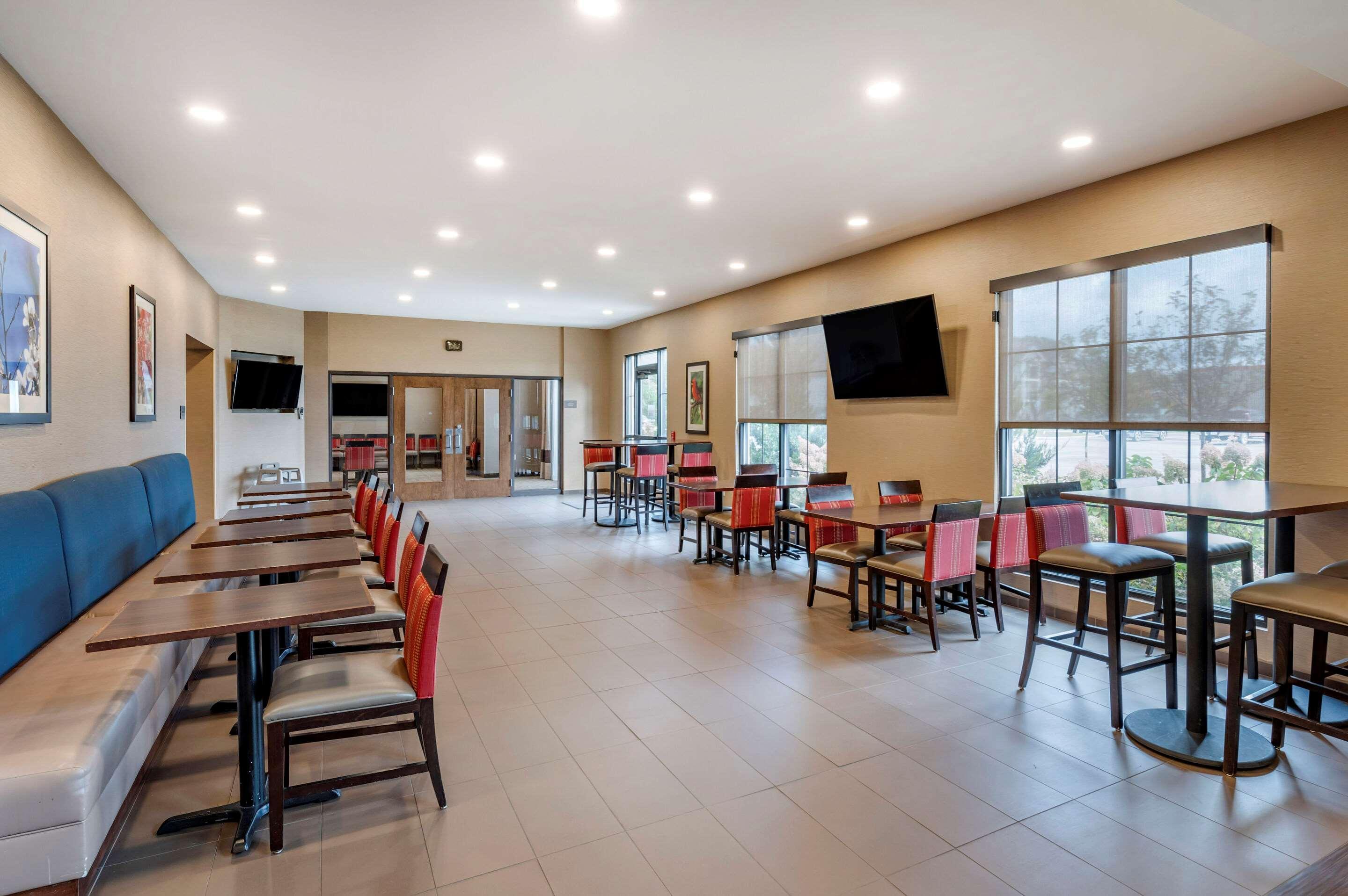 Comfort Suites Columbus Airport Exterior photo