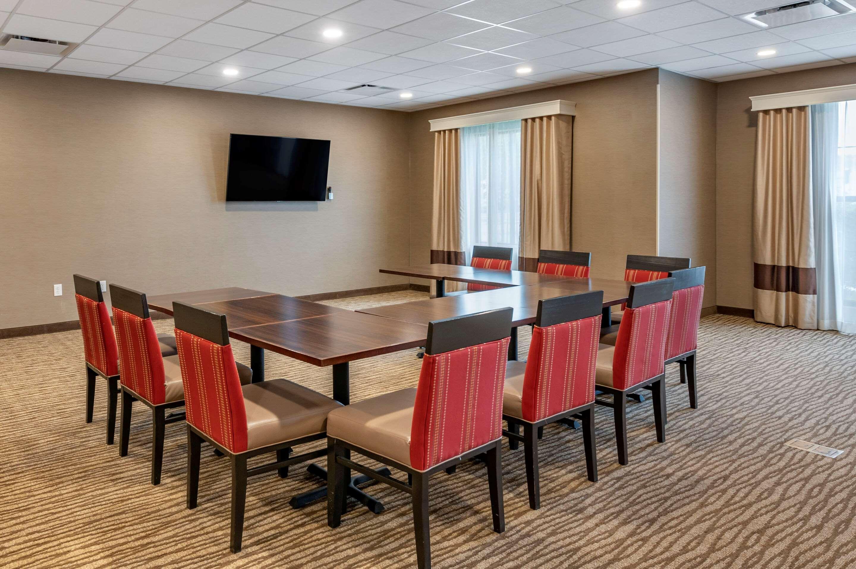 Comfort Suites Columbus Airport Exterior photo